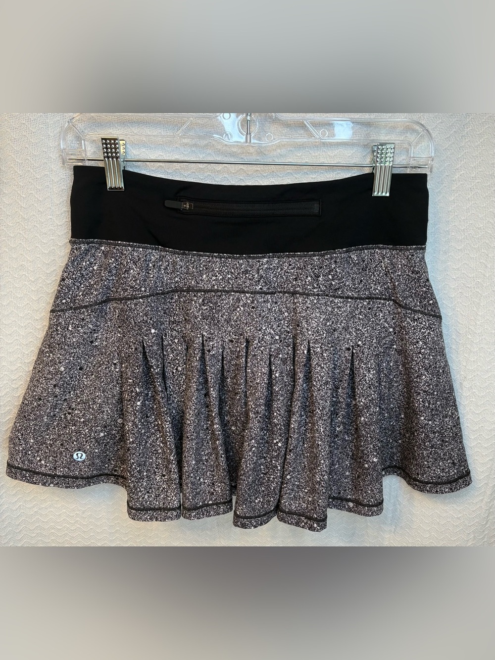 Lululemon circuit breaker skirt in black and white luminesce splatter   Size 4T